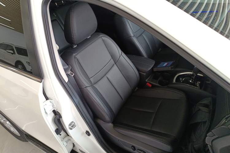 Used Nissan X-Trail 2023 Classic 2.0L Two-Wheel Drive Smart Connect Premium Edition