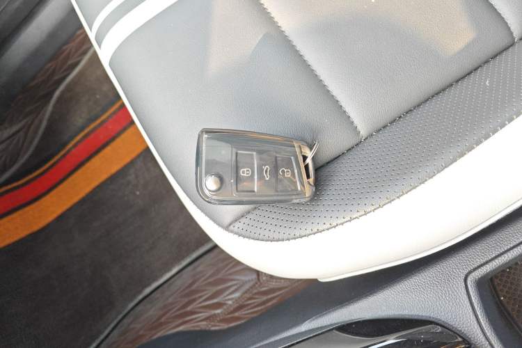 Used Volkswagen T-ROC 2023 300TSI DSG Two-Wheel Drive Starlight Edition
