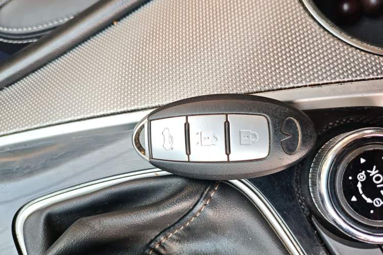 Used Infiniti Q50L 2018 2.0T Enjoyment Version China V Standard Vehicle Key