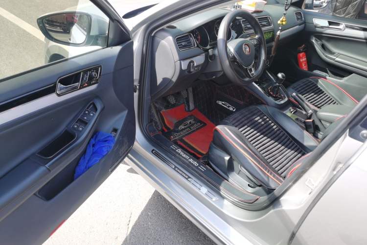 Used Volkswagen Sagitar 2017 1.6L Manual Comfort Model Driver Seat