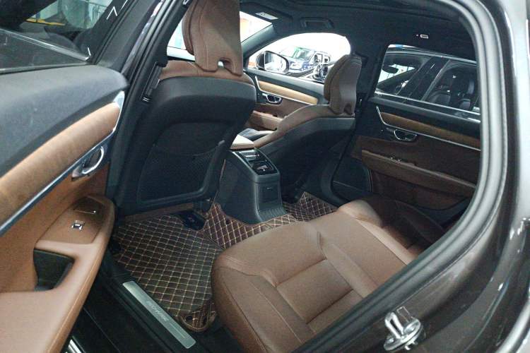 Used Volvo S90 New Energy 2023 T8 Plug-in Hybrid All-Wheel Drive Long-Range Zhiyi Luxury Edition