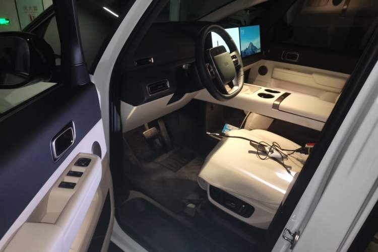 Used Li Auto MEGA 2025 Home Family Special Edition