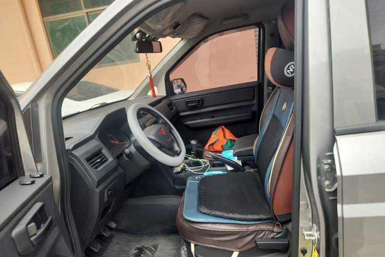 Used Wuling Hongguang PLUS 2019 1.5T Manual Standard Edition 5 Seats Left Front Seat