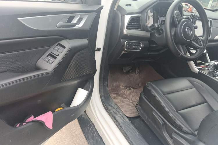 Used Great Wall Poer 2021 2.0T Commercial Version Automatic Diesel Two-Wheel Drive Elite Trim with Long Bed – GW4D20M Driver Seat