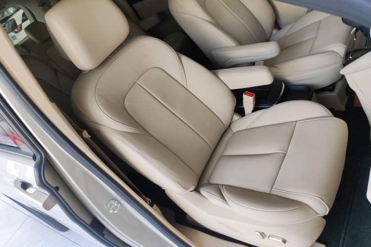 Used Buick GL8 2022 ES Landtrek 653T Luxury Edition