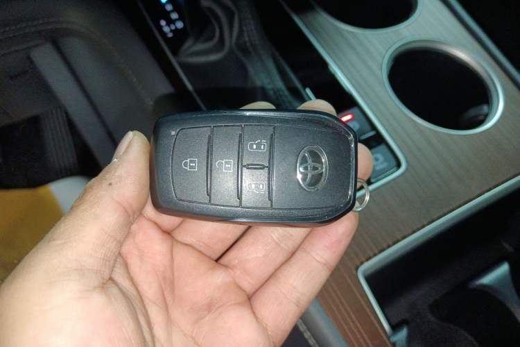 Used Toyota Sienna 2026 Model 2.5L Dual-Engine Two-Wheel-Drive Comfort Edition