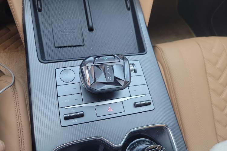 Used BYD Song L DM-i 2024 112 km Beyond Edition Gear Lever