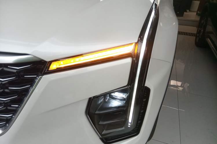 Used Cadillac XT4 2024 Facelift 28T Two-Wheel-Drive Luxury Version Left Front Headlight