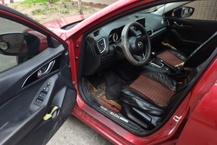 Used Mazda 3 Axela 2016 Sedan 1.5L Automatic Luxury Model