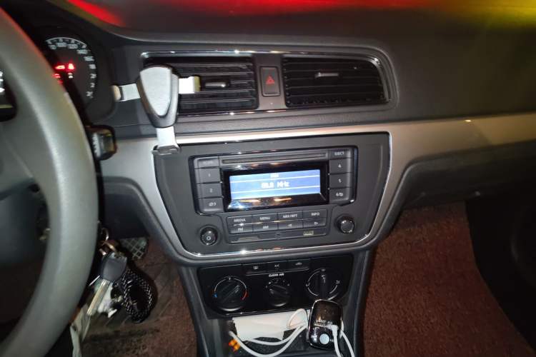 Used Volkswagen Lavida 2015 1.6L Manual Fashion Edition
