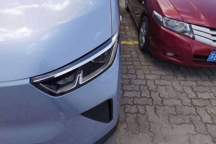 Used Wuling Yangguang 2024 300KM Comfort Version Passenger Van 75kW
