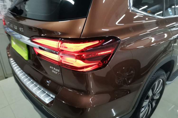 Used Roewe RX8 2018 30T Smart Connectivity Two-Wheel Drive Flagship Edition
