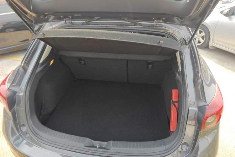 Used Mazda 3 Axela 2017 Hatchback 1.5L Automatic Comfort Model Emission Standard China V