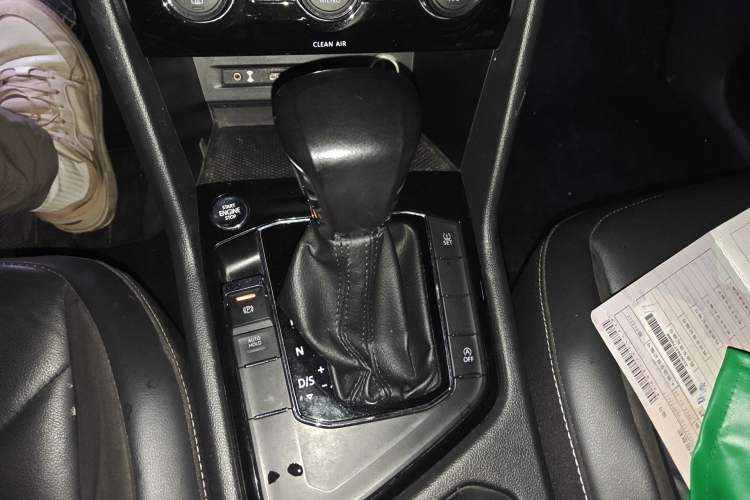 Used Volkswagen Tiguan L 2017 330TSI Automatic Two-Wheel Drive Luxury Edition Gear Lever