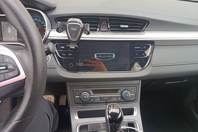 Used Geely Auto Emgrand 2020 1.5L CVT Luxury Model Audio And AC Panel