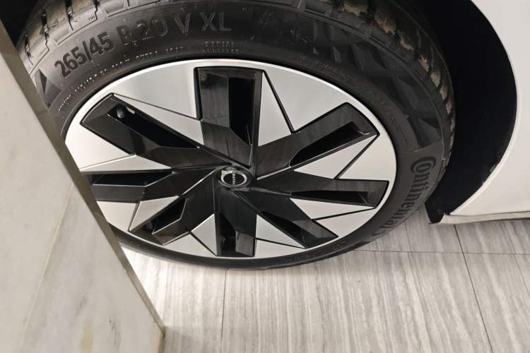 Used Volvo EM90 2025 Ultra Six-Seater
