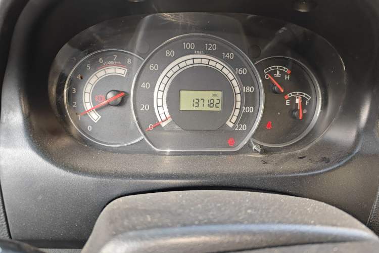 Used JAC Group Refine M2 2012 1.8L MT Business Luxury 5-Seater