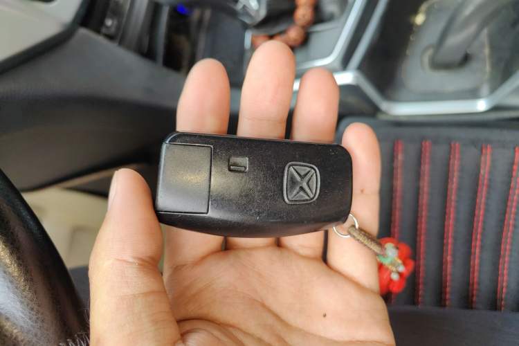 Used JMC Yusheng S350 2013 2.4T Automatic 2WD Diesel Luxury Edition 5 Seats
