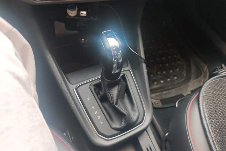 Used Volkswagen Santana 2017 Haval H9 1.6L Automatic Comfort Edition Gear Lever