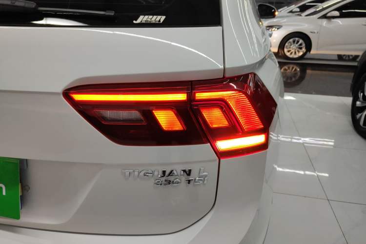 Used Volkswagen Tiguan L 2019 Revised 330TSI Automatic Two-Wheel Drive Smart & Luxury Edition China VI Standard
