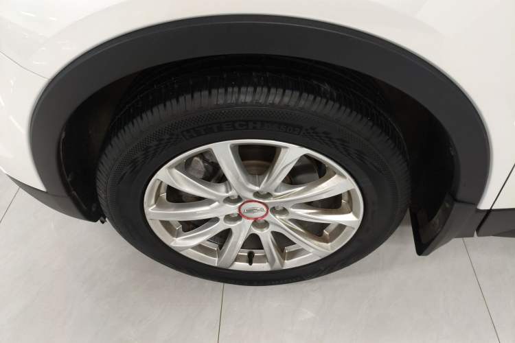 Used Cadillac XT4 2018 28T Two-Wheel Drive Tech Version Left Front Wheel Hub