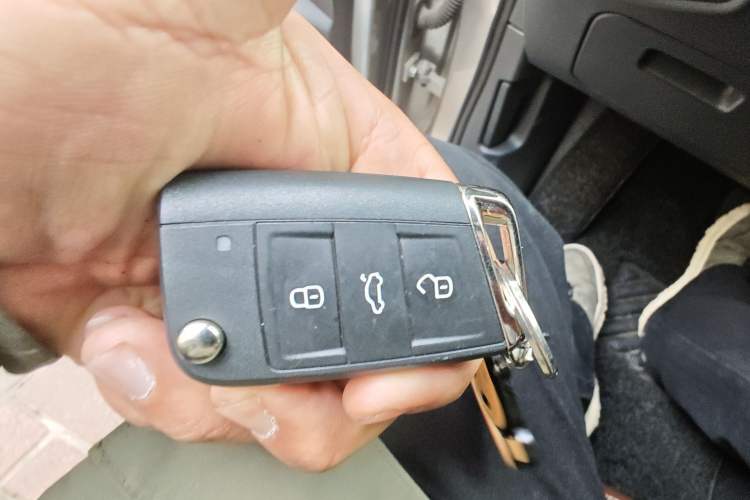 Used Volkswagen Touran 2016 Volkswagen Touran L 330TSI DSG Luxury Edition Vehicle Key