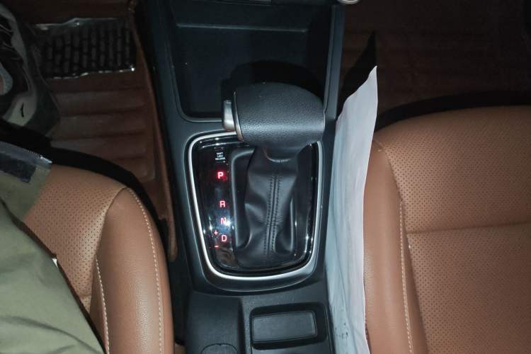 Used Kia KX Cross 2017 1.4L AT GLS Gear Lever