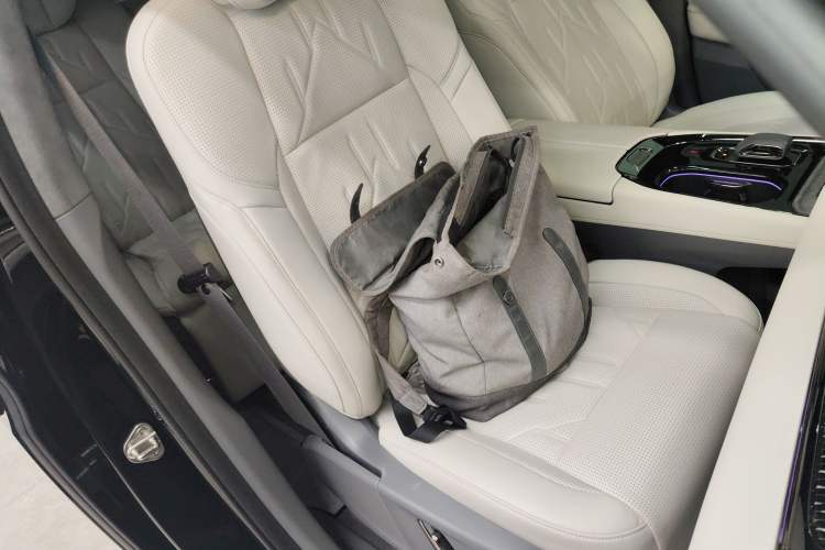 Used Zeekr 009 2024 7-Seater Walk-Through Version Four-Wheel Drive 108 kWh Right Front Seat