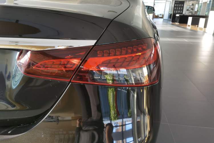 Used Mercedes-Benz E-Class 2023 Updated E 300 L Fashion Edition Right Rear Taillight