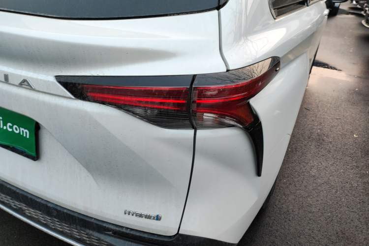 Used Toyota Granvia 2023 2.5L Hybrid Comfort Edition
