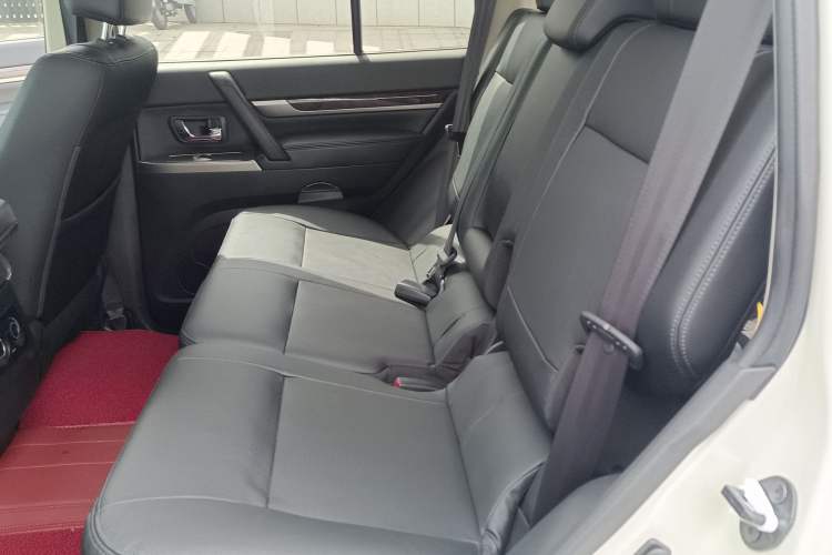 Used Mitsubishi Pajero 