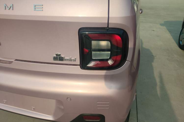 Used Geely Galaxy Panda 2024 Panda Mini 200km Endurance Bear Right Rear Taillight