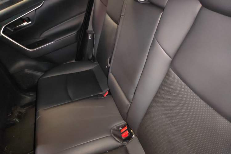 Used Toyota RAV4 2022 Dual-Engine 2.5L E-CVT Two-Wheel Drive Elite Edition Left Rear Seat