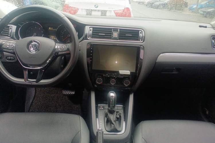 Used Volkswagen Sagitar 2017 230TSI Automatic Comfort Version