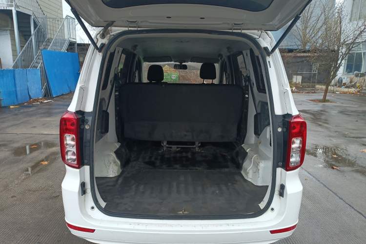 Used Wuling Hongguang 2019 1.5L S Basic Version China VI Standard LAR