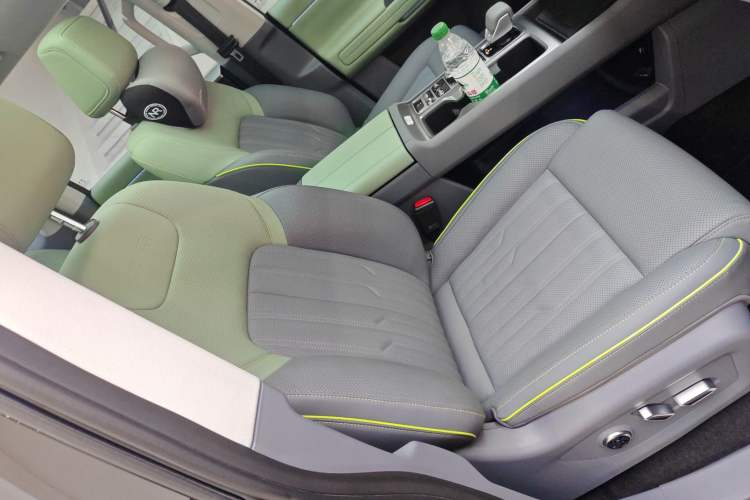 Used BAIC Off-Road BJ40 2024 2.0T All-New Urban Hunter Edition Chivalrous Style
