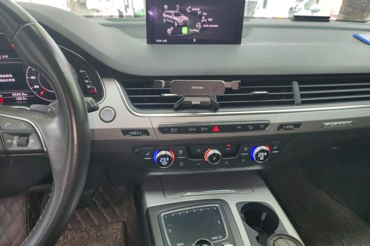 Used Audi Q7 2016 45 TFSI Technology Edition Audio And AC Panel