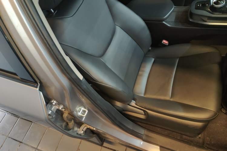 Used Toyota bZ3 2023 517 km Elite PRO Right Front Seat