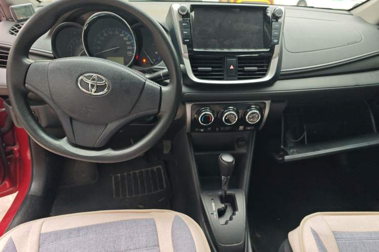 Used Toyota Vios FS 2017 1.5L CVT Trendy Edition Center Console