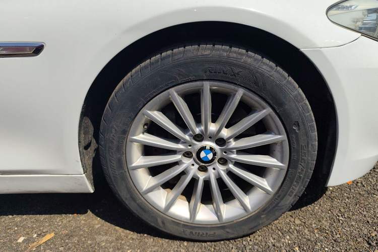 Used BMW 5 Series 2012 535Li Leading Model
