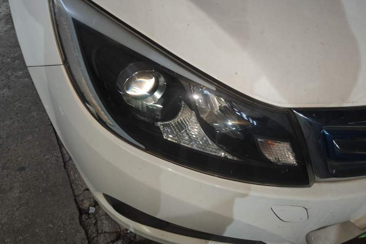 Used BYD e5 2017 300 e-Comfort Edition Right Front Headlight