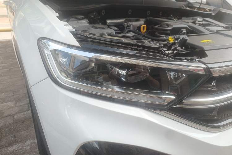 Used Volkswagen T-ROC 2025 300TSI DSG Two-Wheel Drive Chen Guang Edition