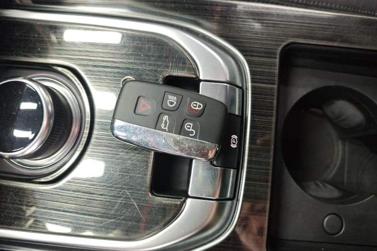 Used Land Rover Discovery Sport 2019 240 PS SE Version China VI Standard