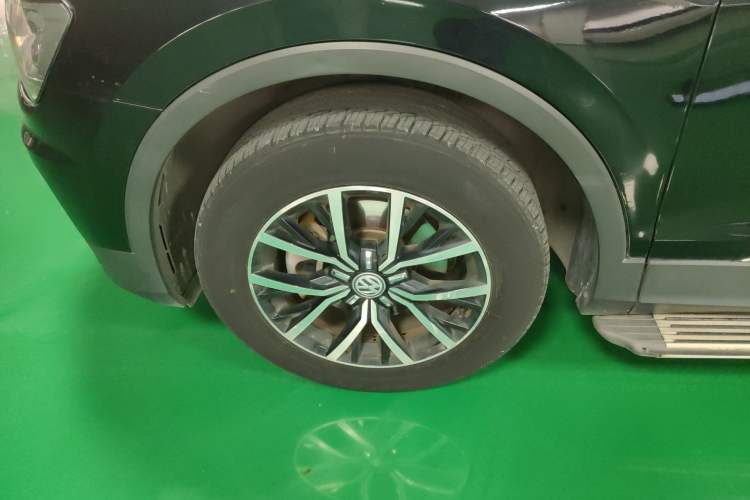 Used Volkswagen Tiguan L 2018 330TSI Automatic Two-Wheel Drive Luxury Edition Exterior 4