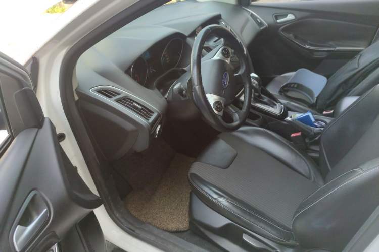 Used Ford Focus 2012 Hatchback 1.6L Automatic Fashion Edition
