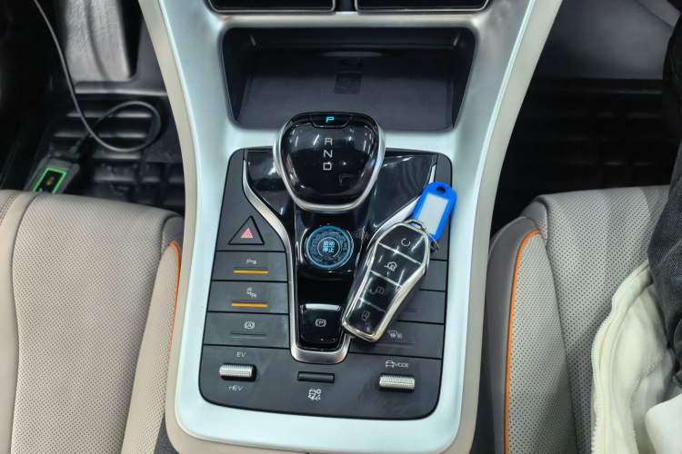 Used BYD Song Pro New Energy 2024 HONOR Edition DM-i 110KM Excellence Model Gear Lever