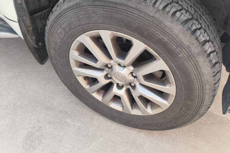 Used Toyota Prado 2018 3.5L Automatic TX-L with Rear-Mounted Spare Tire Right Front Wheel Hub