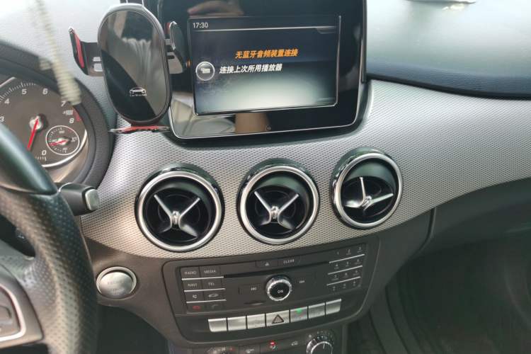 Used Mercedes-Benz B-Class 2015 B 200 Sport Edition Audio And AC Panel