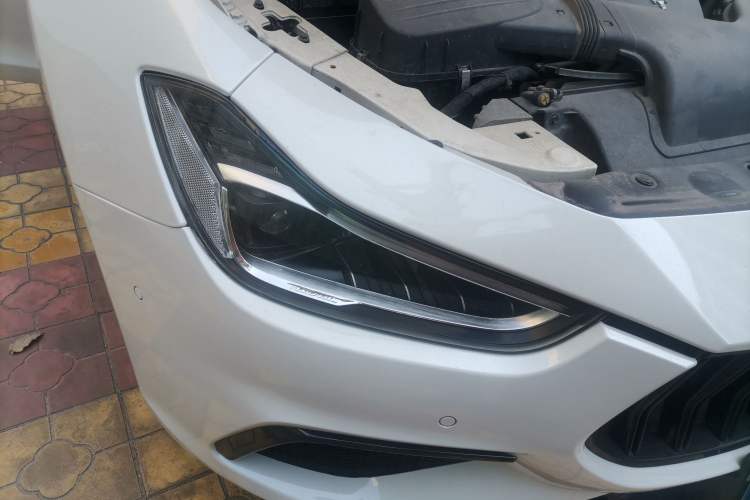 Used Maserati Ghibli 2014 3.0T Standard Edition Right Front Headlight