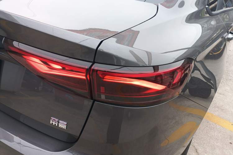 Used Geely Auto Emgrand 2025 4th Generation 1.5L Manual – Dragon Edition
